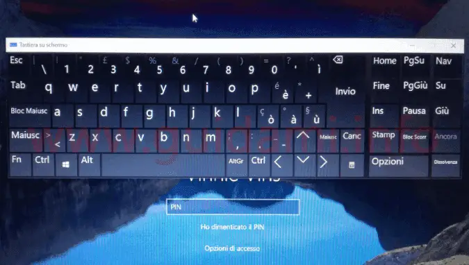 Tastiera su schermo su Windows 10 in schermata di accesso account